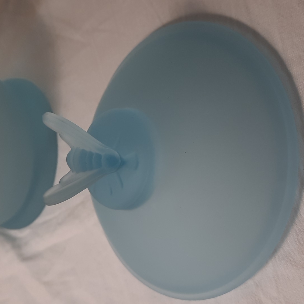 Vintage Blue Satin Imperial Glass Bee Box with original sticker - Picture 3 of 10